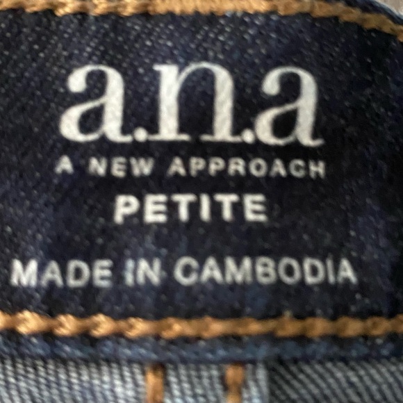 a.n.a. (A NEW APPROACH) DARK WASH CROPPED JEANS -SIZE 14P - Picture 12 of 12